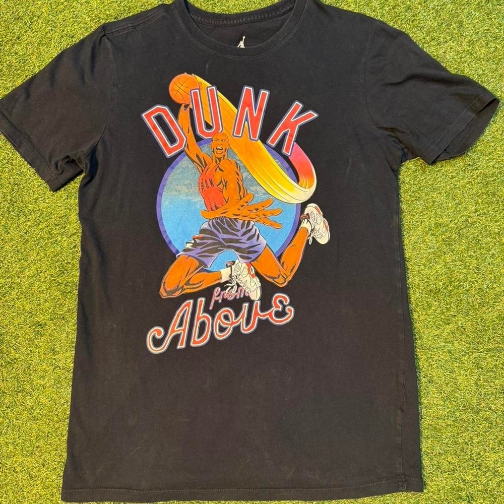 Jordan "Dunk Above" Graphic Tee – Size Small